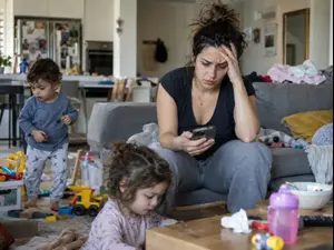 פוטרה כשבעלה גויס בצו 8: המפעל יפצה עובדת בכ-140 אלף שקל