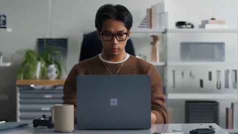 מיקרוסופט הציגה את Surface Laptop Ultra במחיר התחלתי של 2,599 דולר